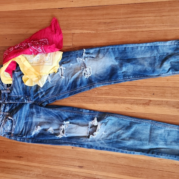 American Eagle Outfitters Denim - American Eagle Outfitters Ripped Blue Jeans W/ Bonus all Cotton Bandanas